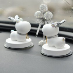 Car aromatherapy accessories, high-end Yilu Ping An car perfume, long-lasting fragrance, female creative car interior decorations, white deer+white deer+balloons+blue wind chime aromatherapy