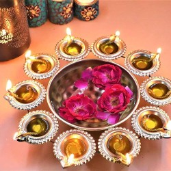 METAL MESTERY Gold Floor Iron Tea Light Holder - Pack of 1